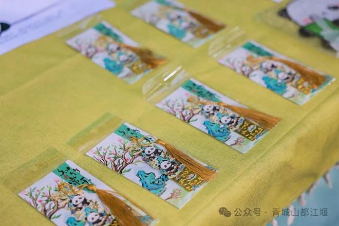 江堰太火爆NPC白娘子被求合影到宕机K8凯发顶流实锤！这个五一青城山都(图10)