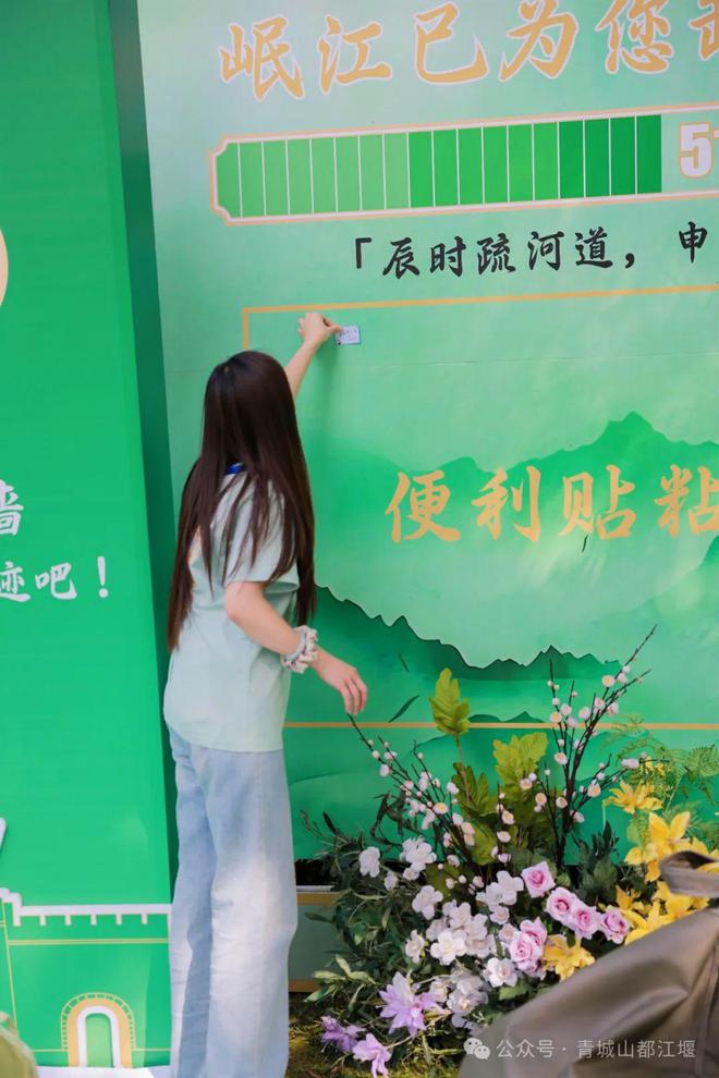 江堰太火爆NPC白娘子被求合影到宕机K8凯发顶流实锤！这个五一青城山都(图2)