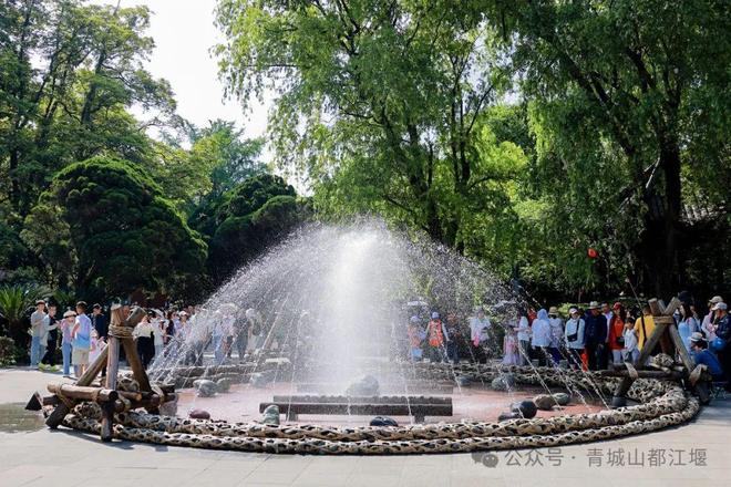 江堰太火爆NPC白娘子被求合影到宕机K8凯发顶流实锤！这个五一青城山都(图14)